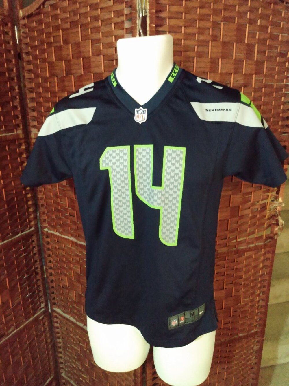 Nike DK Metcalf Seattle Seahawks Football Jersey Youth Medium NFL